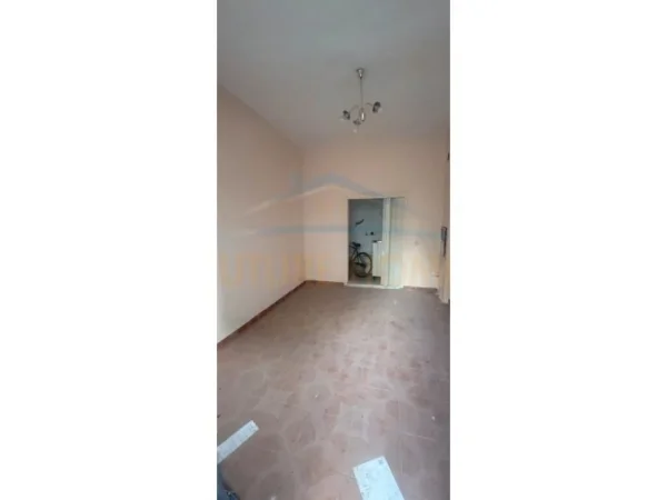 Korce, jepet me qera ambjent biznesi Kati 0, 25 m² 100 € (Bulevard Gjergj Kastrioti, Korçë)