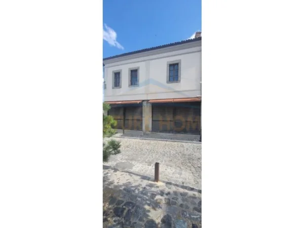 Korce, shitet ambjent biznesi Kati 2, 186 m² 100.000 € (Pazari i vjetër, Korçë)