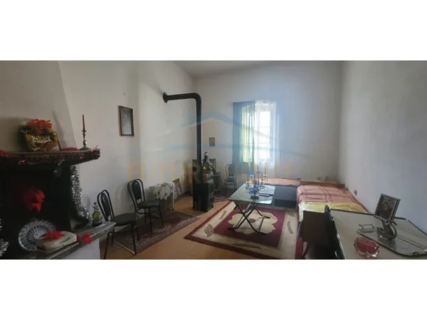 Korce, shitet ambjent biznesi Kati 2, 186 m² 100.000 € (Pazari i vjetër, Korçë)