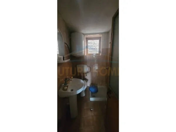 Korce, shitet ambjent biznesi Kati 2, 186 m² 100.000 € (Pazari i vjetër, Korçë)