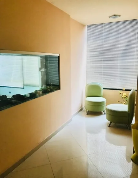 Tirane, jepet me qera ambjent biznesi Kati 3, 100 m² 1.500 € (Stadiumi Dinamo)