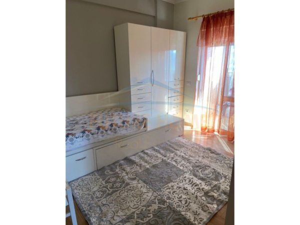Tirane, jepet me qera apartament 2+1+Ballkon Kati 7, 100 m² 750 € (Pazari i Ri)