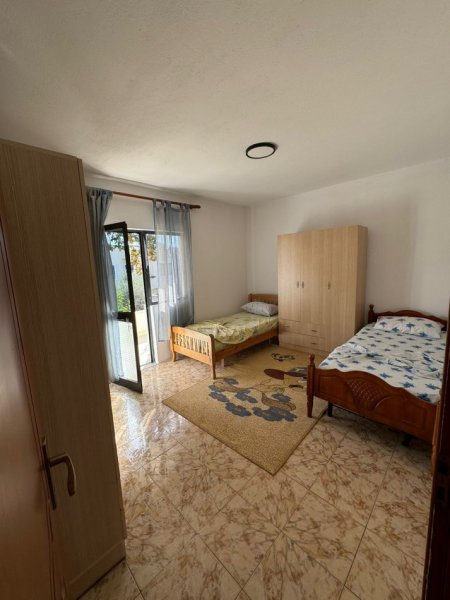 Tirane, jepet me qera apartament 3+1+Ballkon Kati 2, 100 m² 550 € (Rruga e Elbasanit)