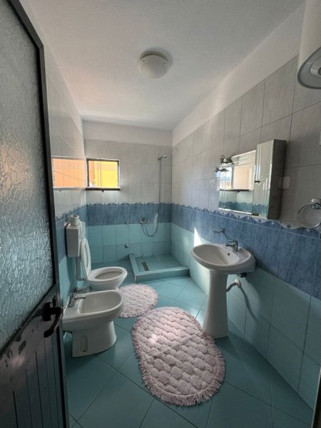 Tirane, jepet me qera apartament 3+1+Ballkon Kati 2, 100 m² 550 € (Rruga e Elbasanit)