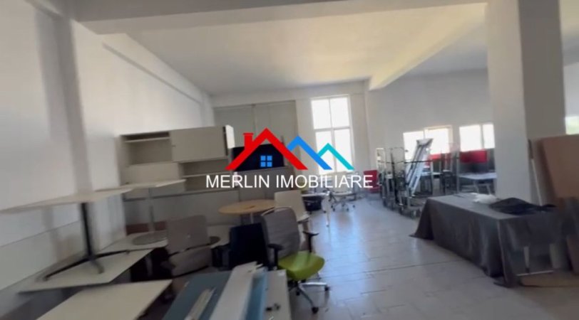 Tirane, jepet me qera Kati 2, 300 m² 1.100 € (Austrada Tirane-Durres)