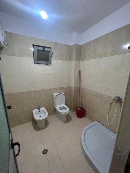 Tirane, jepet me qera apartament 2+1 Kati 3, 103 m² 450 € (Astir)
