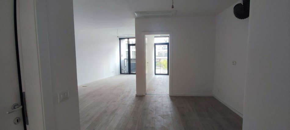 Tirane, jepet me qera ambjent biznesi Kati 1, 102 m² 1.200 € (Liqeni Artificial)
