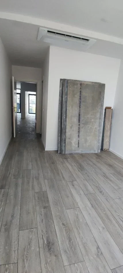 Tirane, jepet me qera ambjent biznesi Kati 1, 102 m² 1.200 € (Liqeni Artificial)