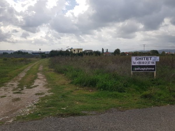 Tirane, shes toke , 2.400 m² 130.000 € (rruga korabi Valias)