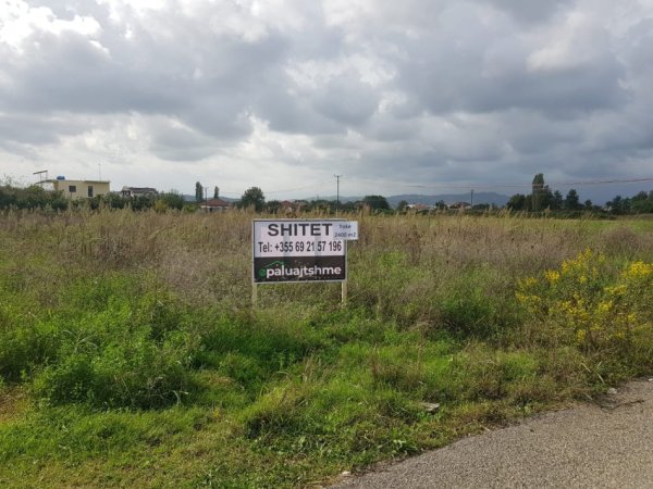 Tirane, shes toke , 2.400 m² 130.000 € (rruga korabi Valias)