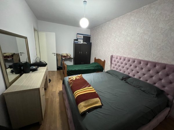 Tirane, jepet me qera apartament 2+1+Ballkon Kati 3, 75 m² 600€ (komuna e parisit)