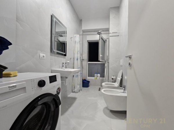 Tirane, jepet me qera apartament 1+1 Kati 7, 52 m² 500 € (ali dem)