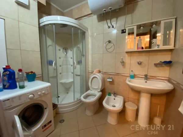 Tirane, jepet me qera apartament 1+1 Kati 4, 64 m² 600 € (rruga e kavajes)