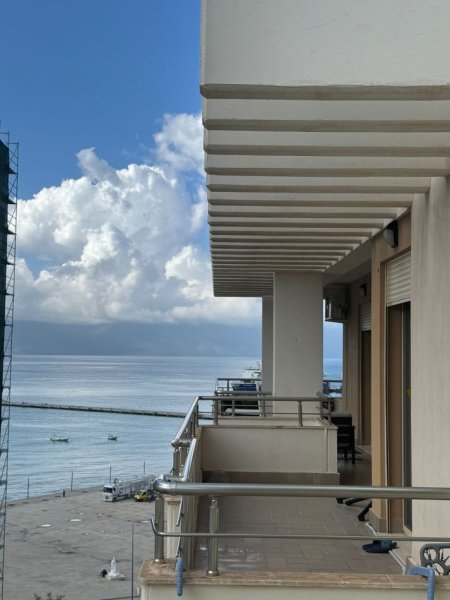 Vlore, jepet me qera apartament 1+1+Ballkon Kati 10, 68 m² 400 € (SHYQYRI ALIMERKO)