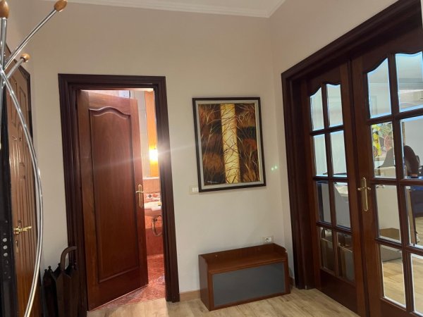 Tirane, jepet me qera apartament 2+1 Kati 7, 850 €