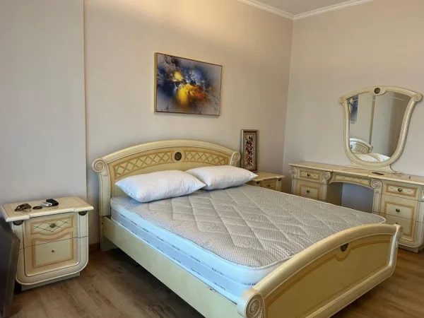Tirane, jepet me qera apartament 2+1 Kati 7, 850 €