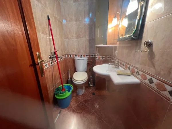 Tirane, jepet me qera apartament 2+1 Kati 7, 850 €