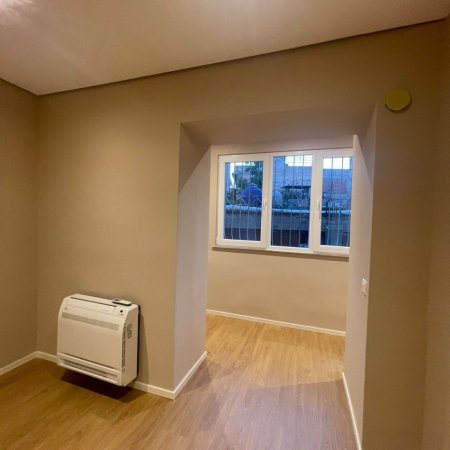 Tirane, jepet me qera zyre Kati 2, 93 m² 900 € (Rruga e Kavajes)
