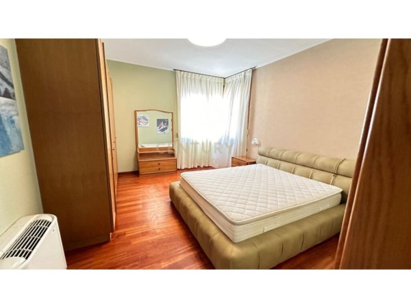 Tirane, jap me qera apartament 3+1+2 , 164 m² 1.500 € (Rruga e Kosovarëve)