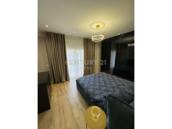 Tirane, jepet me qera apartament 3+1 Kati 3, 130 m² 1.200 € (Rezidenca Lake Land farke)
