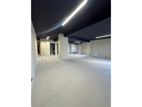 Tirane, jap me qera zyre , 150 m² 2.000 € (Sheshi Skënderbej (Qendër))