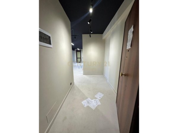 Tirane, jap me qera zyre , 150 m² 2.000 € (Sheshi Skënderbej (Qendër))