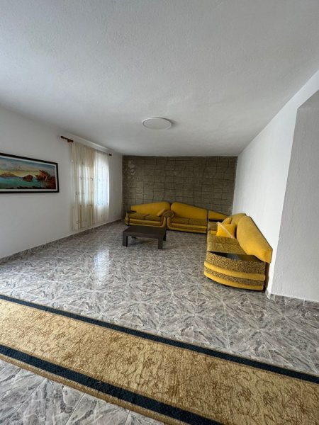 Tirane, jepet me qera apartament 3+1+Ballkon Kati 2, 100 m² 550 € (Rruga Pjeter Budi)