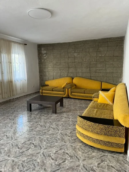 Tirane, jepet me qera apartament 3+1+Ballkon Kati 2, 100 m² 550 € (Rruga Pjeter Budi)