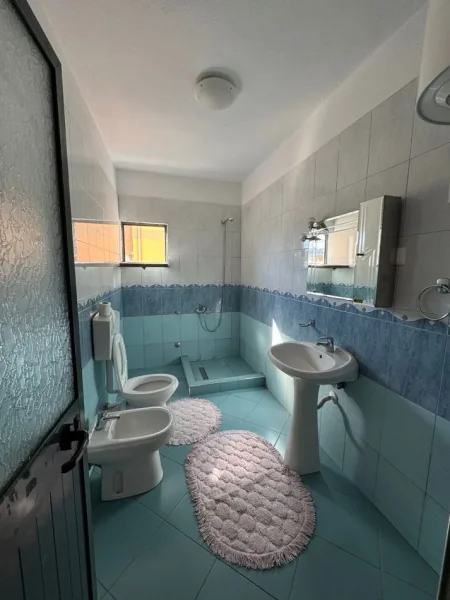 Tirane, jepet me qera apartament 3+1 Kati 2, 100 m² 550 € (Pjeter Budi)