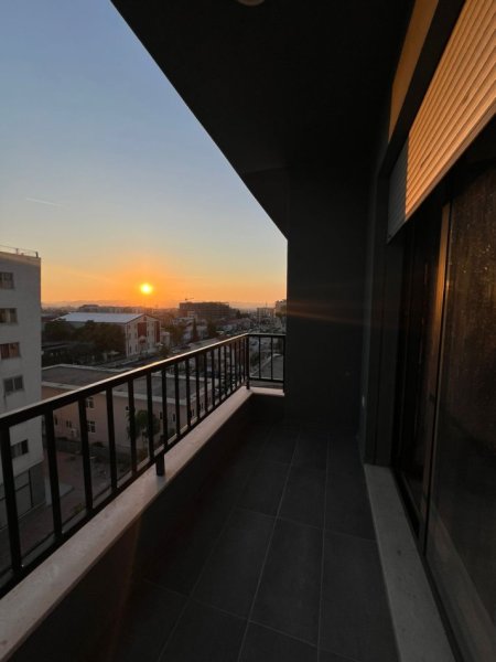 Tirane, jepet me qera apartament 2+1 Kati 7, 90 m² 600 € (Kinostudio)
