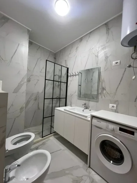 Tirane, jepet me qera apartament 2+1 Kati 7, 90 m² 600 € (Kinostudio)