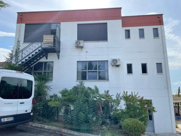 Tirane, jepet me qera ambjent biznesi Kate 2, 2.000 m² 6.500 € (Prush)