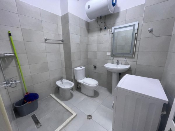 Tirane, jepet me qera 1+1+Ballkon Kati 1, 60 m² 400 € (Rruga &quot;Fuat Toptani&quot;)