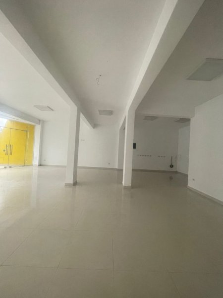 Tirane, jepet me qera Kati 2, 228 m² 2.000 € (Don Bosko)