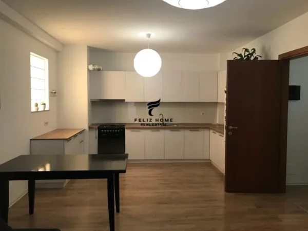 Tirane, jepet me qera apartament 2+1 Kati 3, 83 m² 700 € (21 DHJETORI)