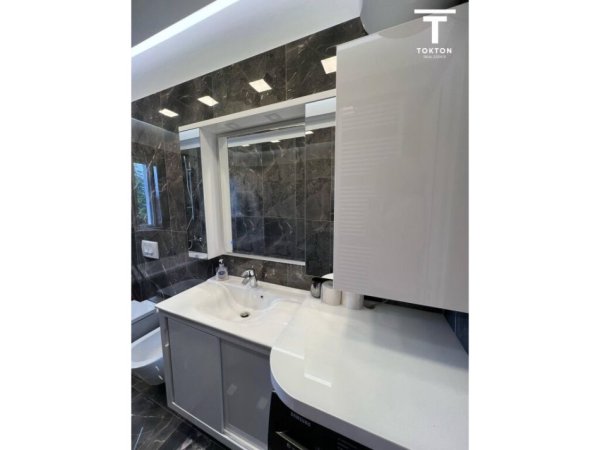 Tirane, shitet apartament 2+1+Ballkon Kati 3, 116 m² 265.000 € (Kopshti Botanik)
