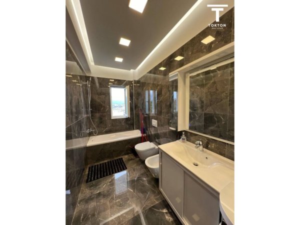 Tirane, shitet apartament 2+1+Ballkon Kati 3, 116 m² 265.000 € (Kopshti Botanik)