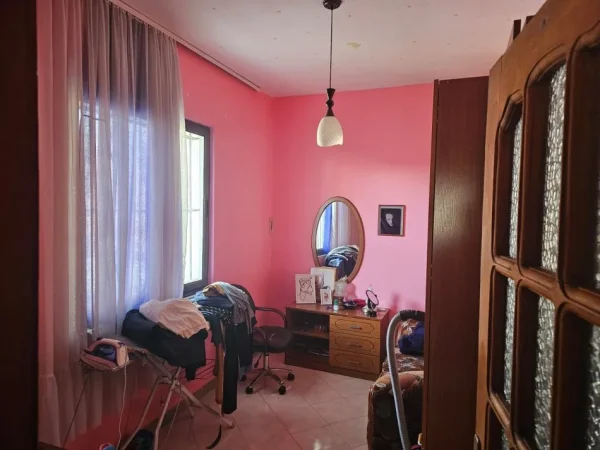 Tirane, shitet apartament 1+1 Kati 2, (Ali Demi)