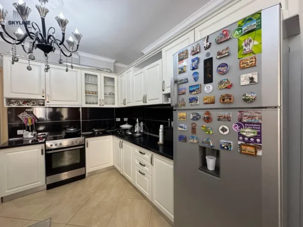 Tirane, shitet apartament 3+1+Ballkon Kati 7, 141 m² 180.000 € (Astir)