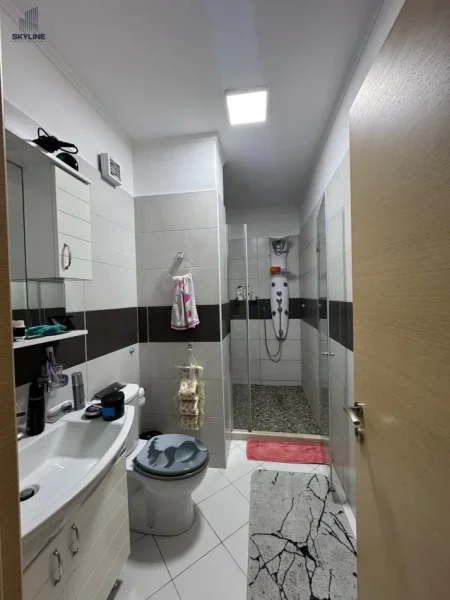 Tirane, shitet apartament 3+1+Ballkon Kati 7, 141 m² 180.000 € (Astir)