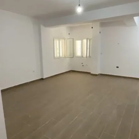Tirane, shitet apartament 1+1+Ballkon Kati 4, 86 m² 129.000 € (Selite)