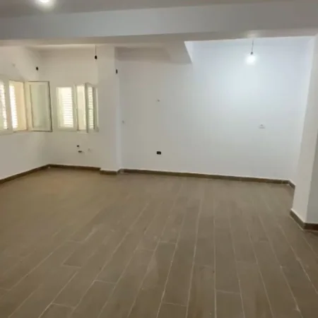 Tirane, shitet apartament 1+1+Ballkon Kati 4, 86 m² 129.000 € (Selite)