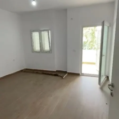 Tirane, shitet apartament 1+1+Ballkon Kati 4, 86 m² 129.000 € (Selite)
