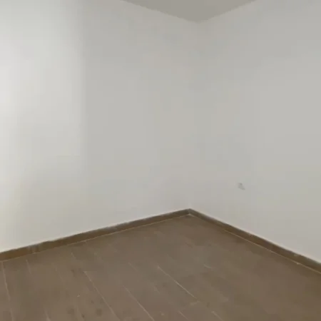 Tirane, shitet apartament 1+1+Ballkon Kati 4, 86 m² 129.000 € (Selite)