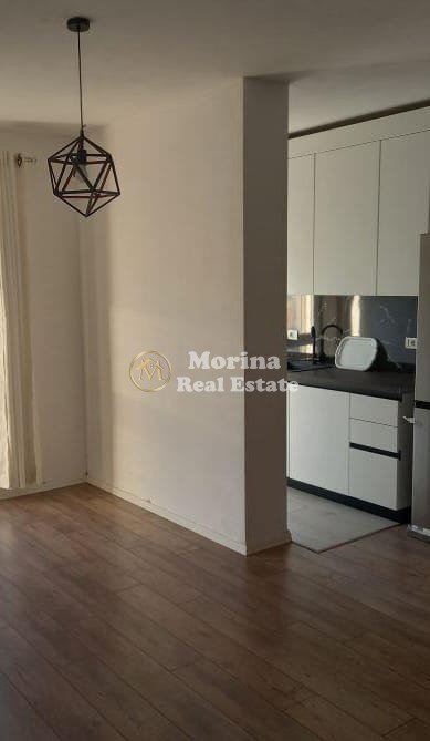 Tirane, jepet me qera apartament 1+1 Kati 8, 68 m² 450 € (Yzberisht)