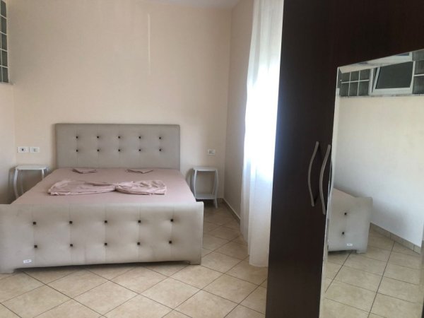 Tirane, jepet me qera apartament 2+1+Ballkon Kati 7, 100 m² 450 € (Rr. 3 Deshmoret)