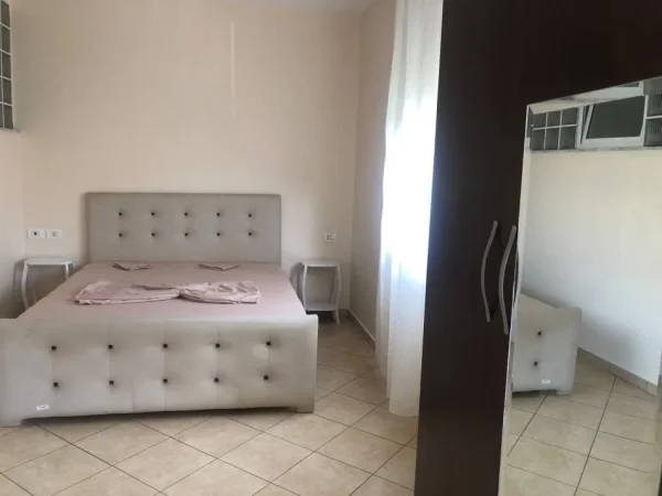 Tirane, jepet me qera apartament 2+1+Ballkon Kati 7, 100 m² 450 € (Rr. 3 Deshmoret)