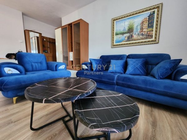 Tirane, jepet me qera apartament 2+1+Aneks+Ballkon Kati 4, 117 m² 700 € (KOMPLEKSI KOLOMBO)