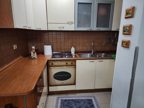 Tirane, jepet me qera apartament 2+1 Kati 4, 78 m² 550 € (Rruga Elbasanit, Instituti i Higjenes)