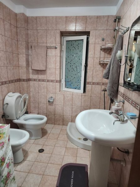 Tirane, jepet me qera apartament 2+1 Kati 4, 78 m² 550 € (Rruga Elbasanit, Instituti i Higjenes)